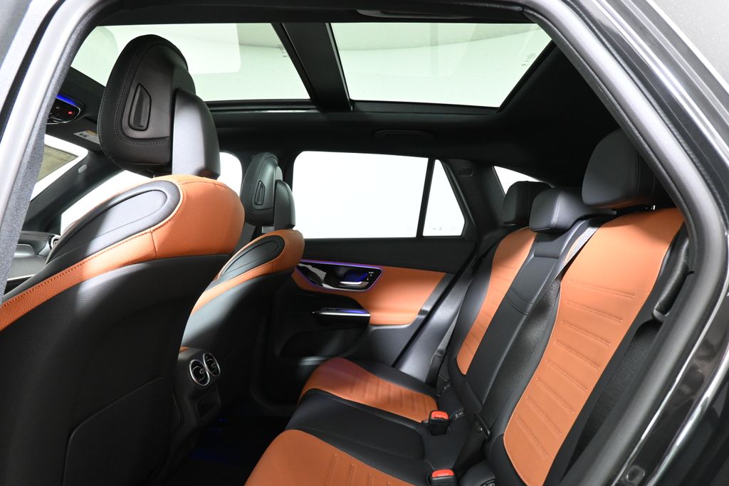 2025 Mercedes-Benz GLC 300 24