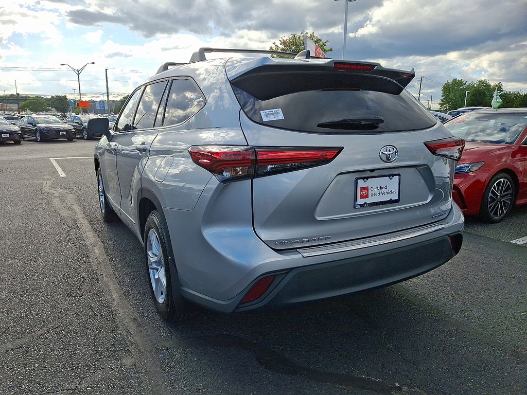 Thumbnail: 2022 Toyota Highlander - 4