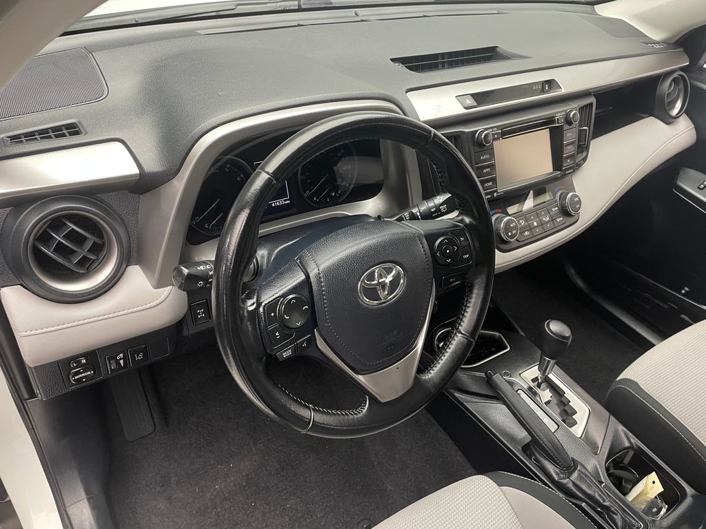 Thumbnail: 2018 Toyota RAV4 - 11