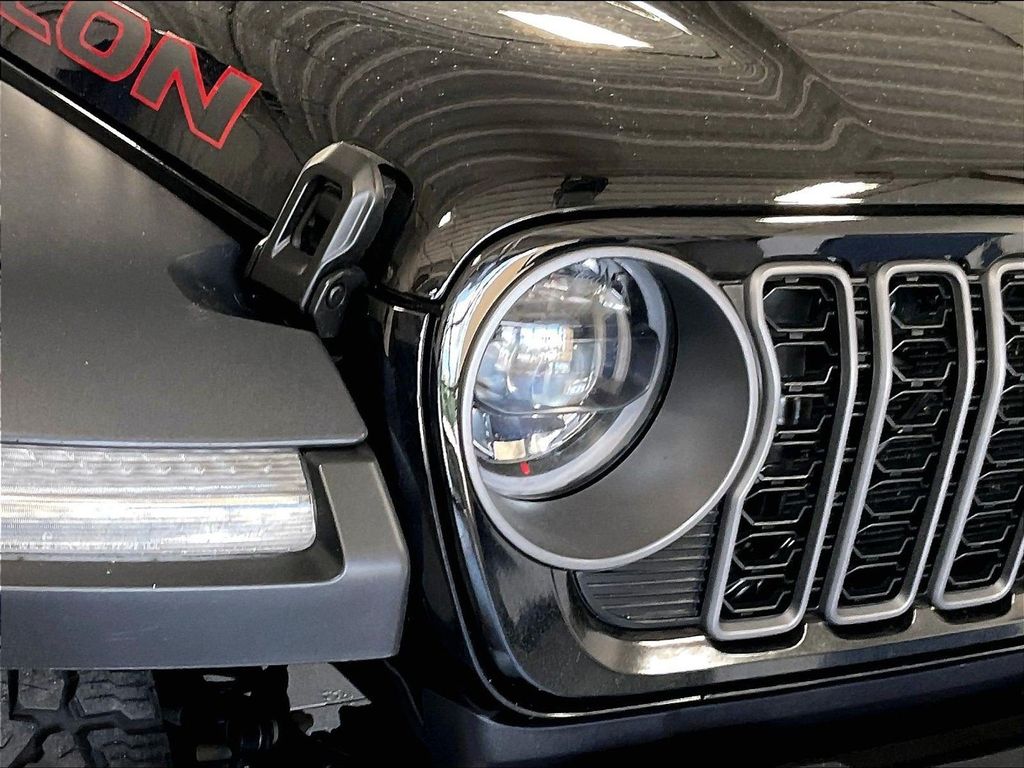 2026 Jeep Gladiator — photo 31