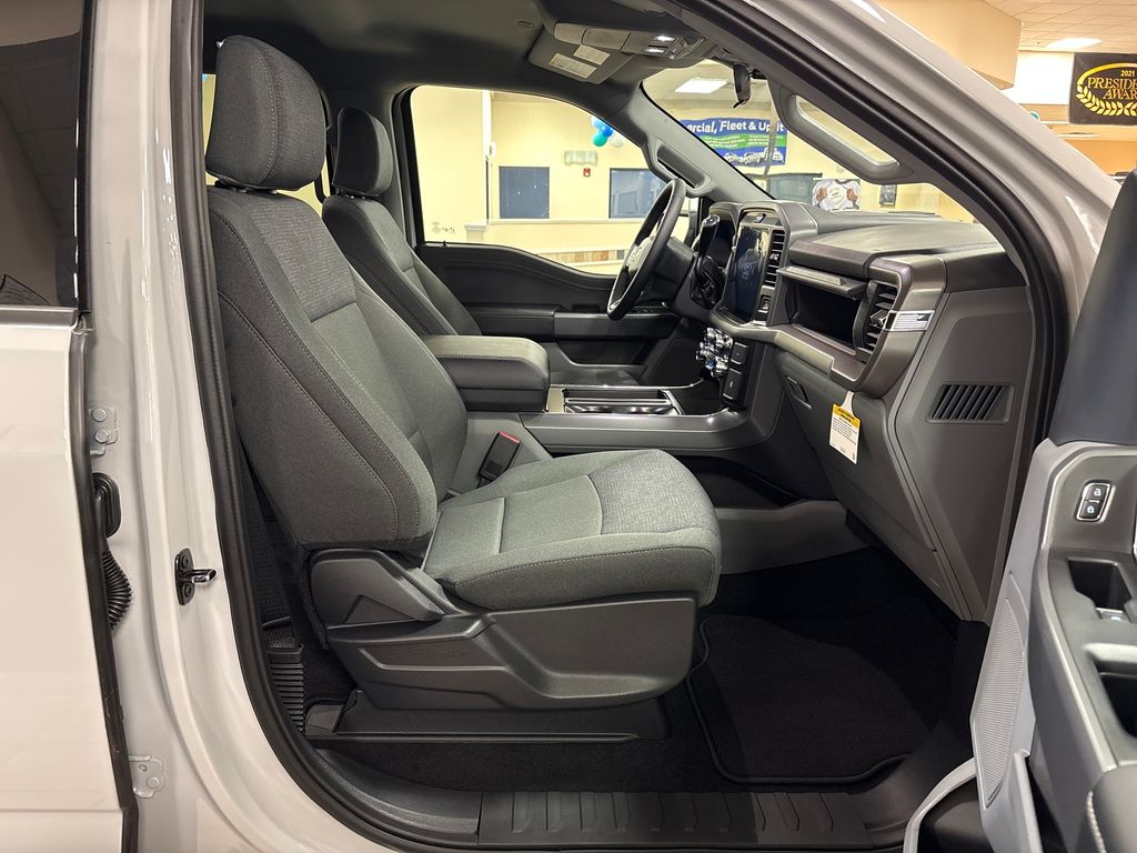 New 2026 White Ford XLT image 5