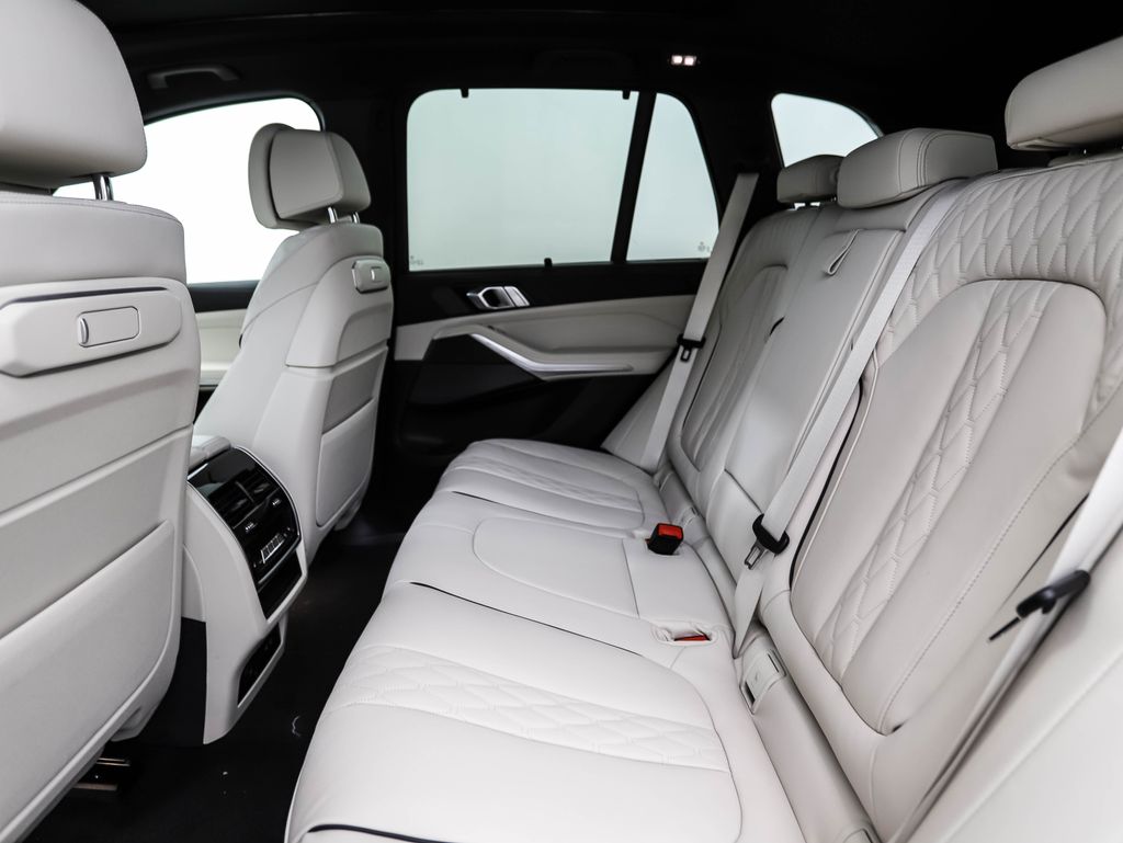 Thumbnail: 2026 BMW X5 - 21