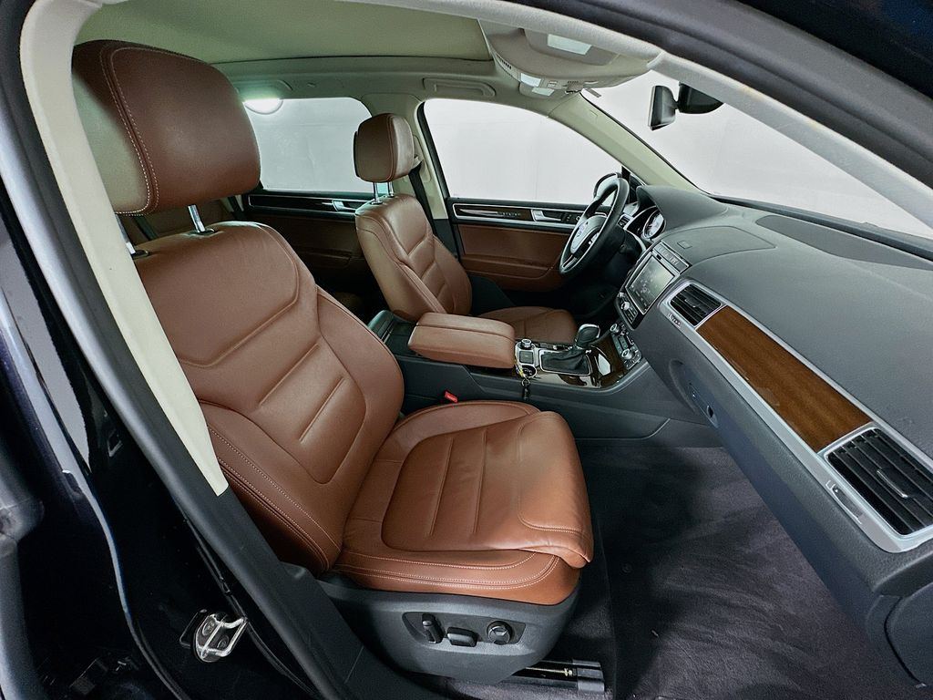 Thumbnail: 2015 Volkswagen Touareg - 29