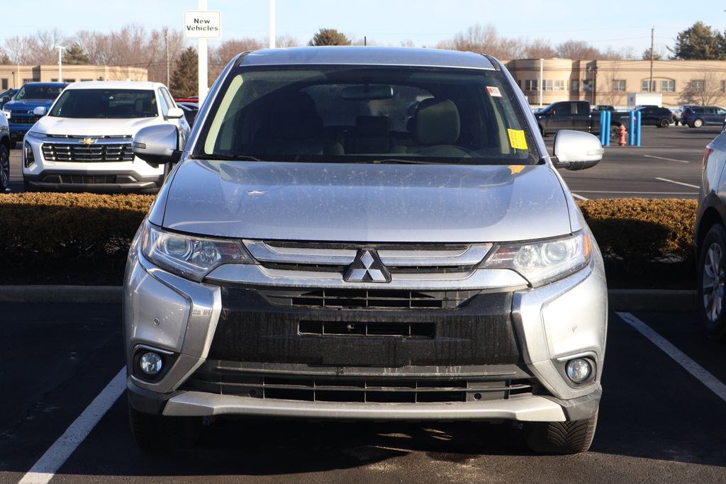 2016 Mitsubishi Outlander SE 2