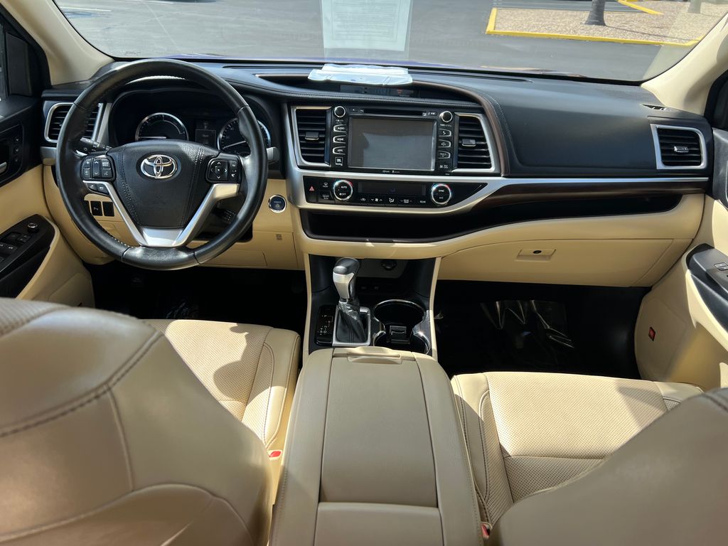 2015 Toyota Highlander Limited 28