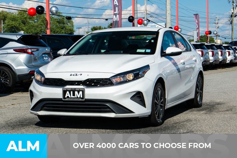 2023 Kia Forte LXS photo 2