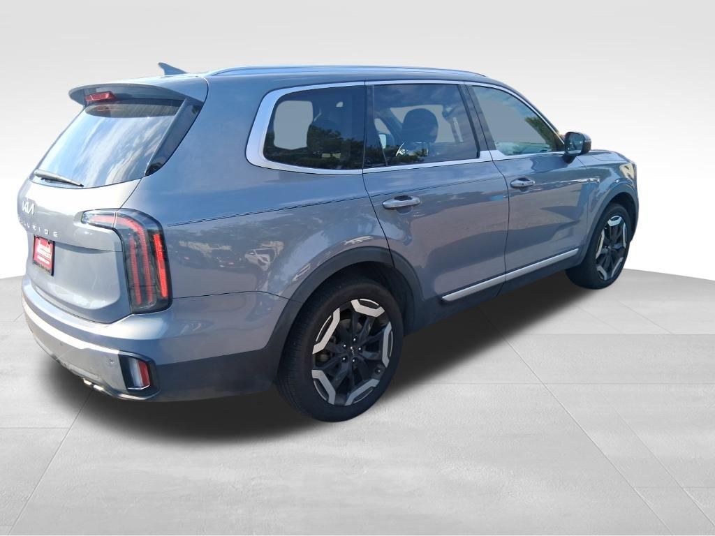 Certified Used 2023 Silver Kia EX image 2