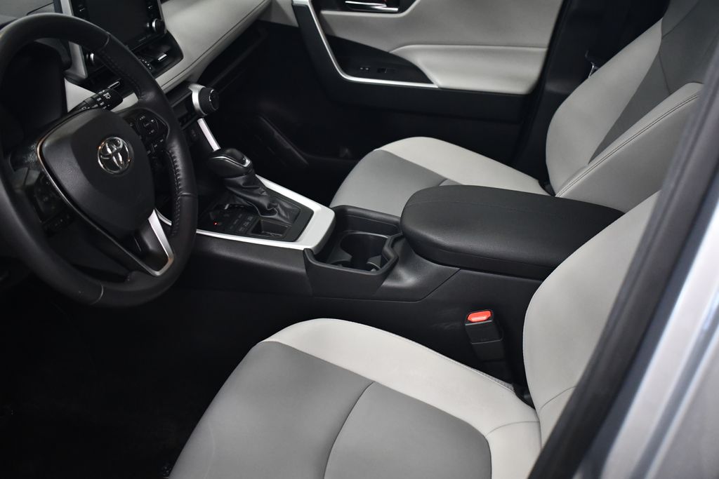 Thumbnail: 2021 Toyota RAV4 - 27