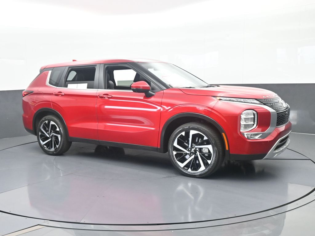 Used 2024 Red Mitsubishi SE Black Edition image 8