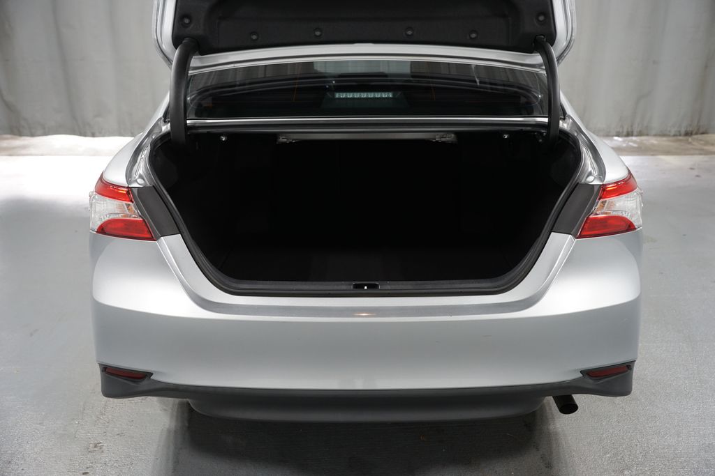 Thumbnail: 2020 Toyota Camry - 30