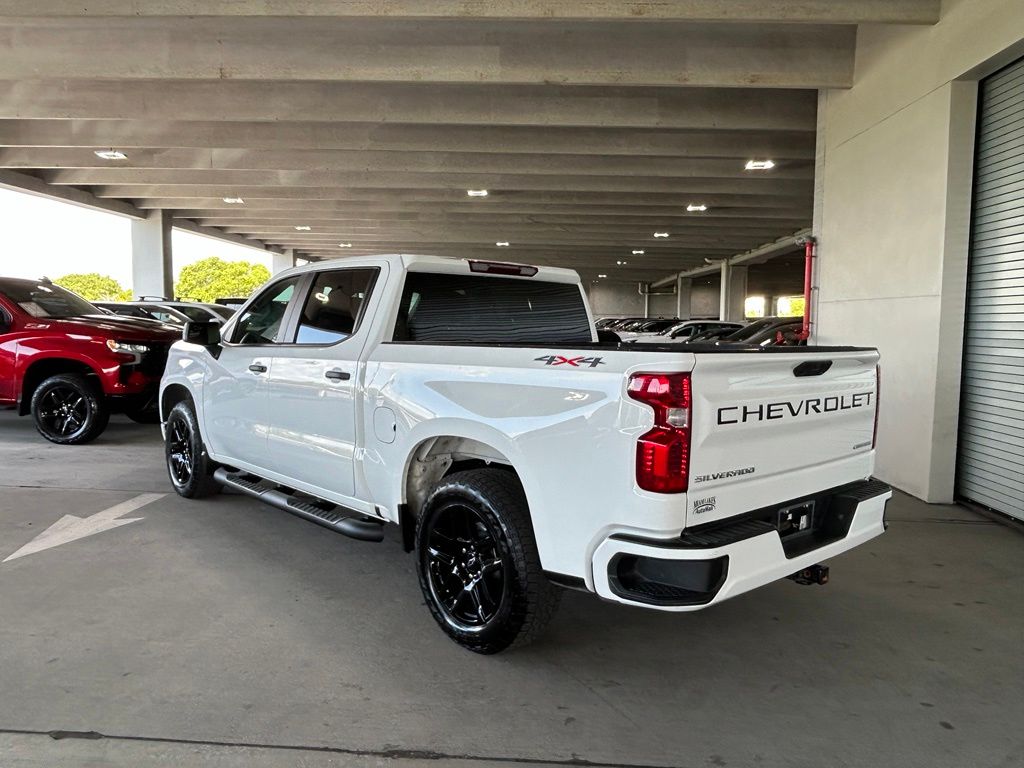 Used 2025 Summit White Chevrolet Custom image 3