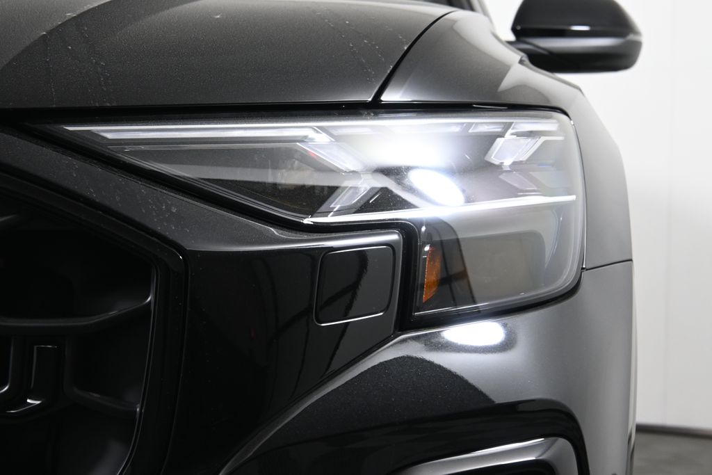 Thumbnail: 2026 Audi SQ8 - 10