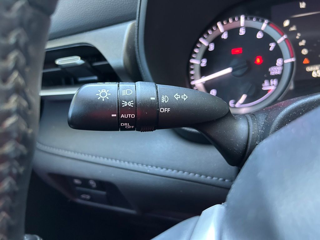 Thumbnail: 2023 Toyota Highlander - 21