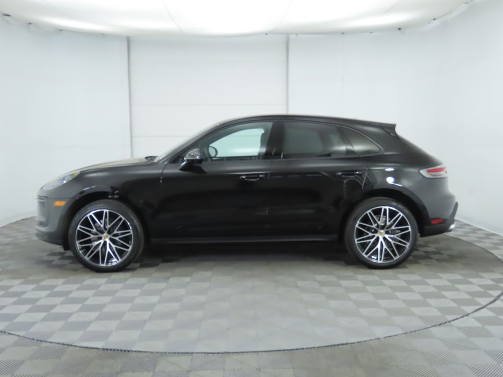 Thumbnail: 2025 Porsche Macan - 2