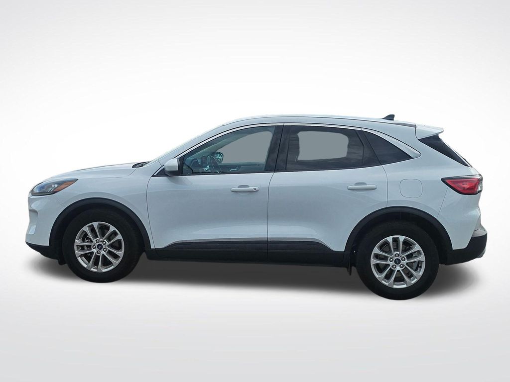 2020 Oxford White Ford Escape SE FWD SUV