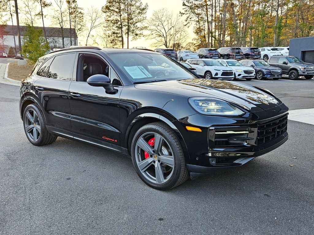 2024 Porsche Cayenne S's photo
