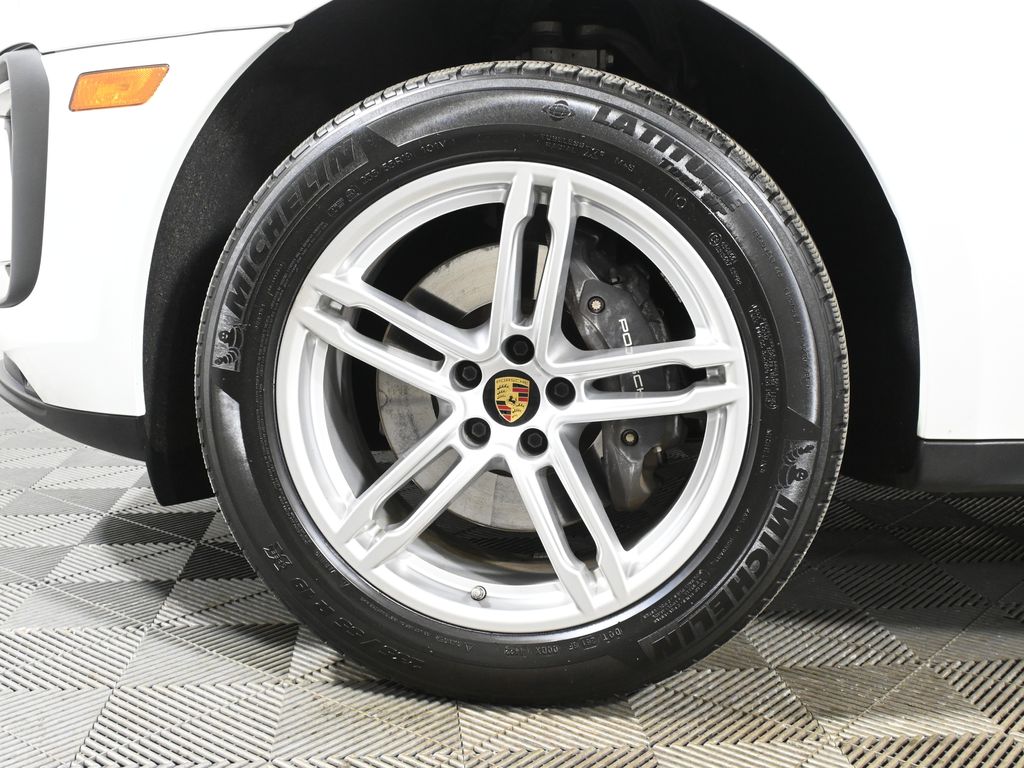 Thumbnail: 2023 Porsche Macan - 12