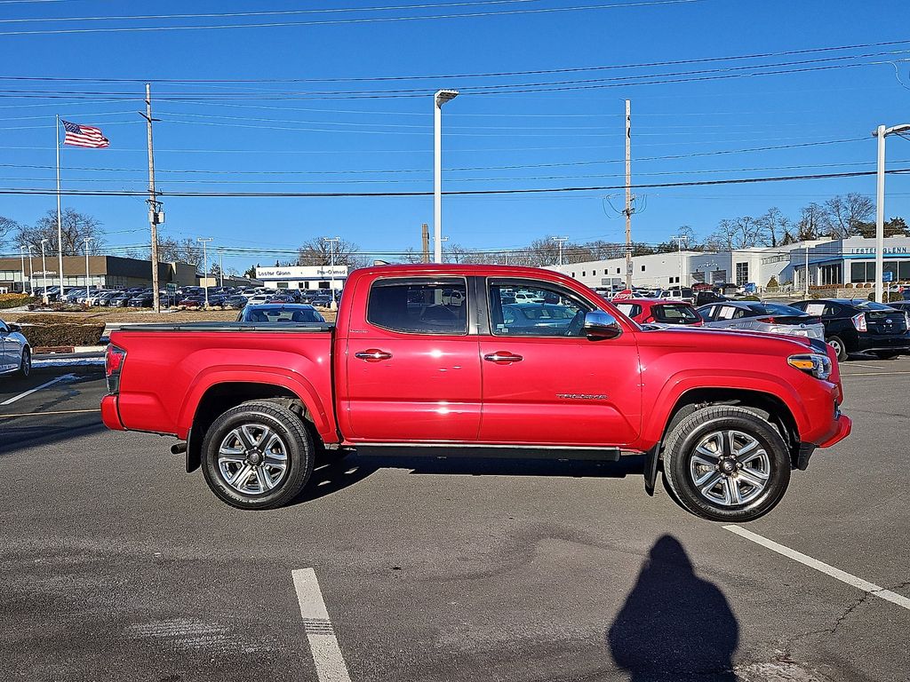 Thumbnail: 2017 Toyota Tacoma - 9