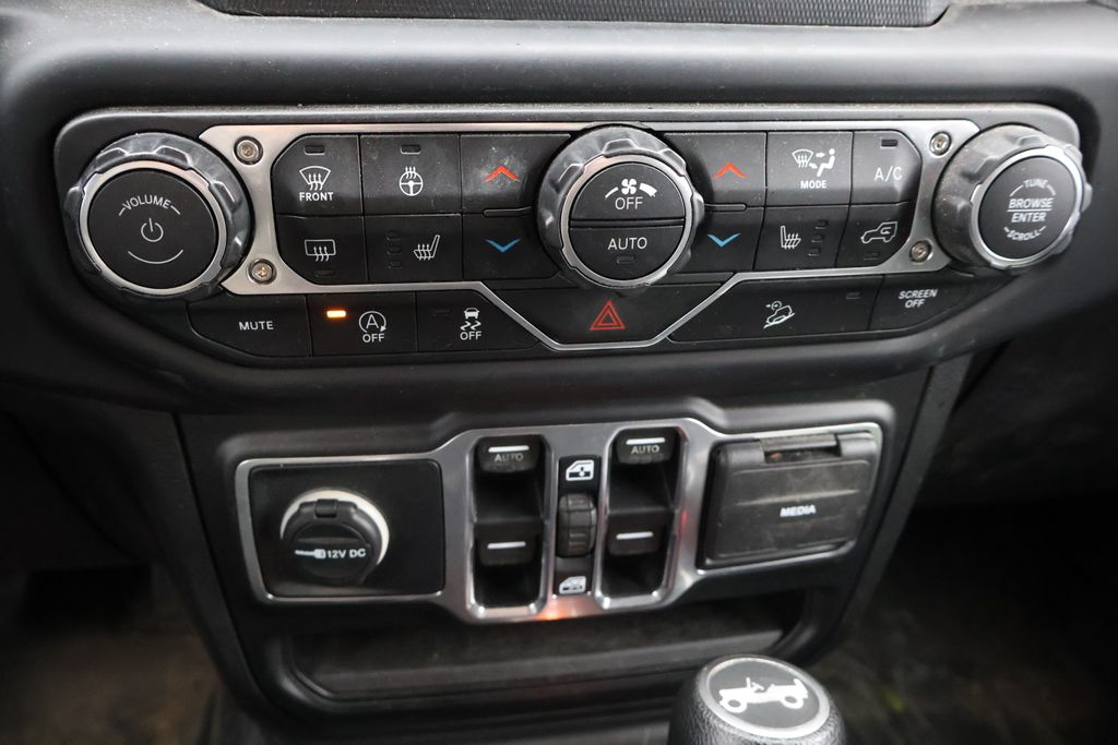 Thumbnail: 2019 Jeep Wrangler - 27