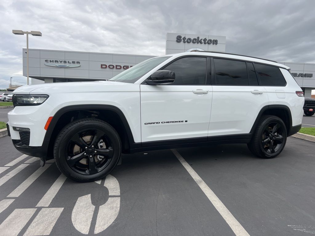 Bright White Clearcoat 2023 Jeep Grand Cherokee L Limited 4WD SUV / Crossover Four-Wheel Drive 8-Speed Automatic