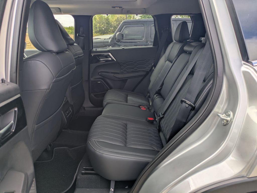 2025 Mitsubishi Outlander SEL - Photo 12