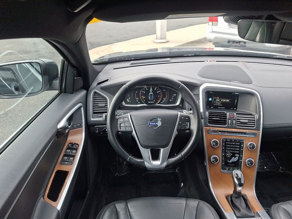 Thumbnail: 2015 Volvo XC60 - 11