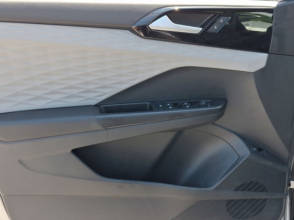 2023 Volkswagen Taos — photo 13