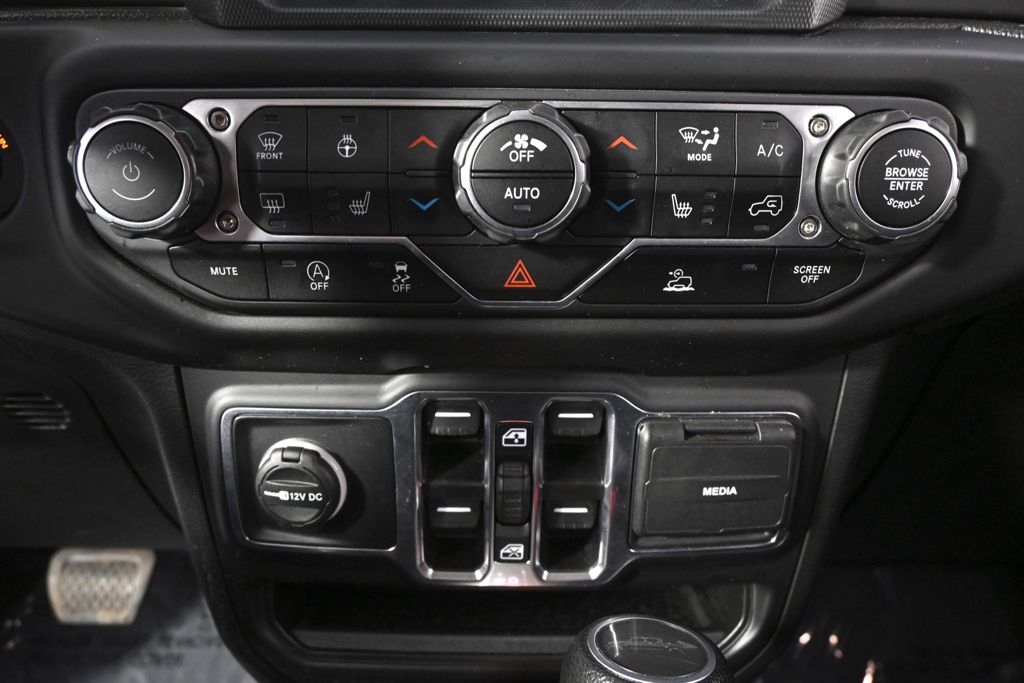 Used 2022 Green Jeep Sport image 32