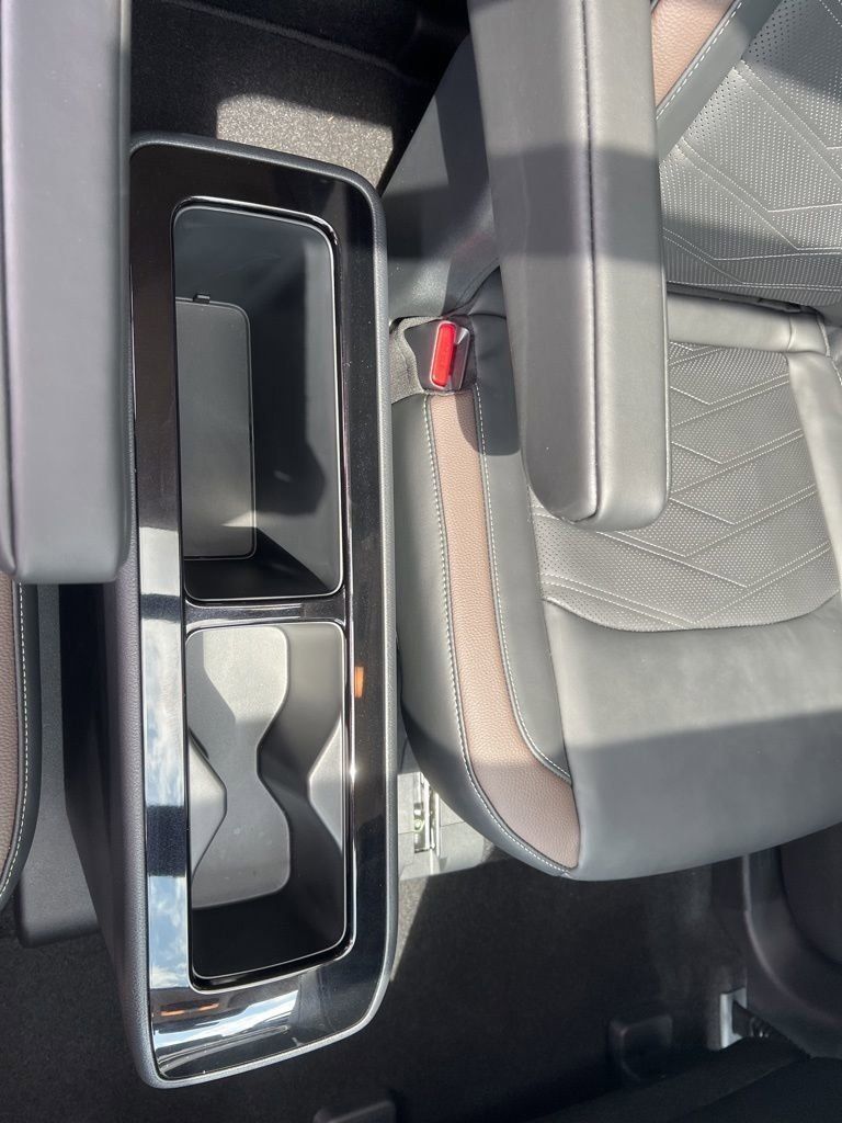 2025 Everest White Pearl Tricoat/Super Black Nissan Pathfinder Platinum FWD SUV