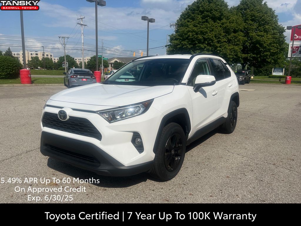 2021 Toyota RAV4 XLE photo
