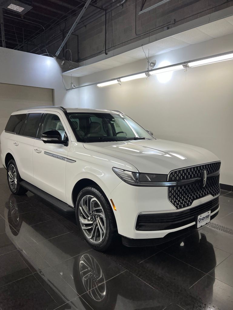 2026 Lincoln Navigator Premiere AWD's photo