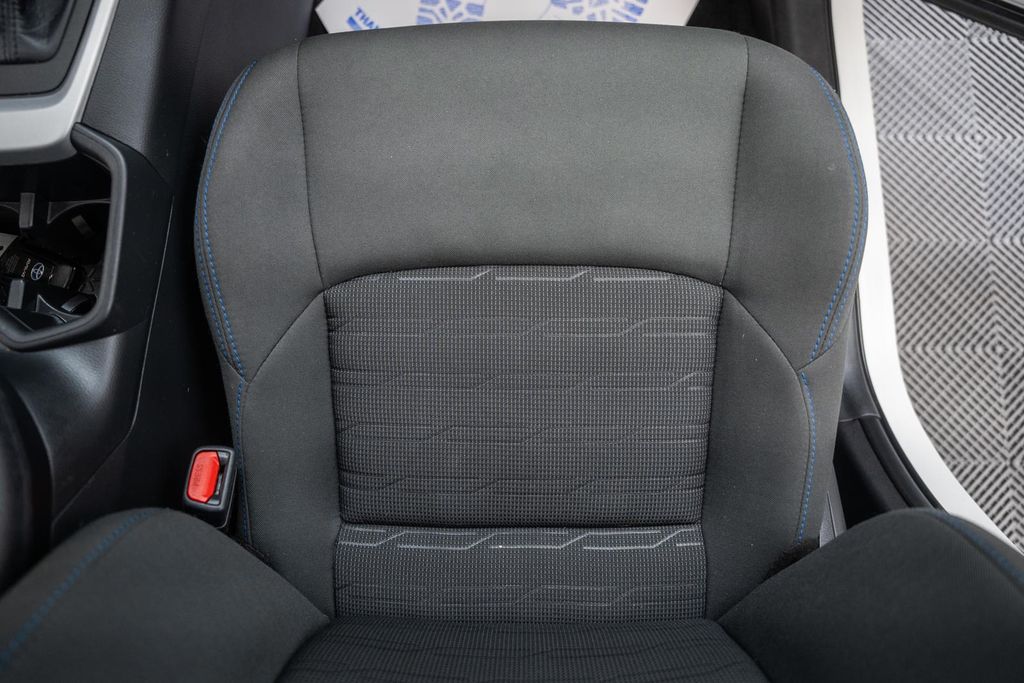 ToyotaRAV4 Hybrid32