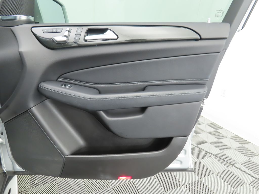 Thumbnail: 2019 Mercedes-Benz GLS - 26