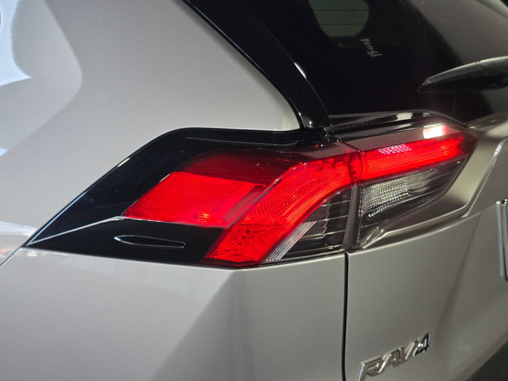 Thumbnail: 2021 Toyota RAV4 - 10