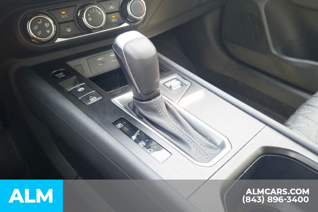 Used 2025 White Nissan SV image 9