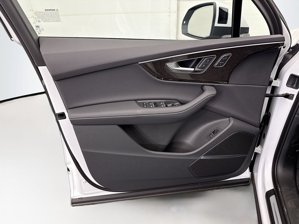 Thumbnail: 2026 Audi Q7 - 25