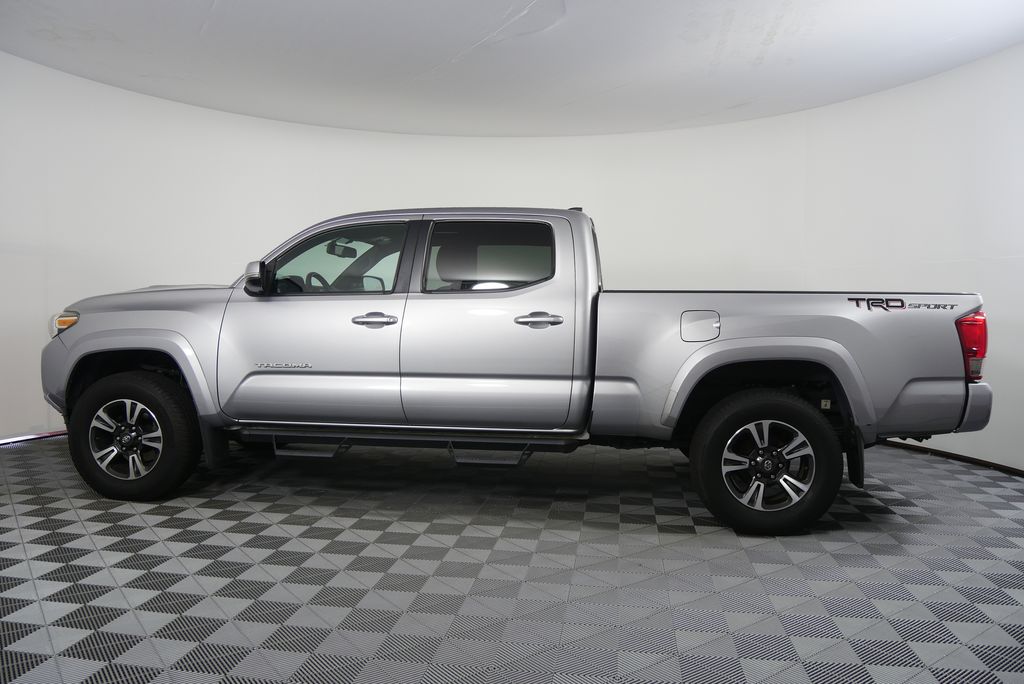 Thumbnail: 2016 Toyota Tacoma - 7