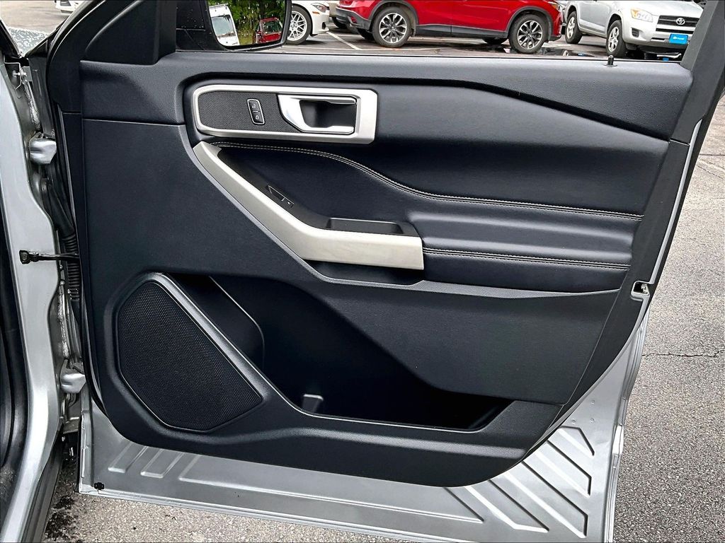 2022 Ford Explorer — photo 12