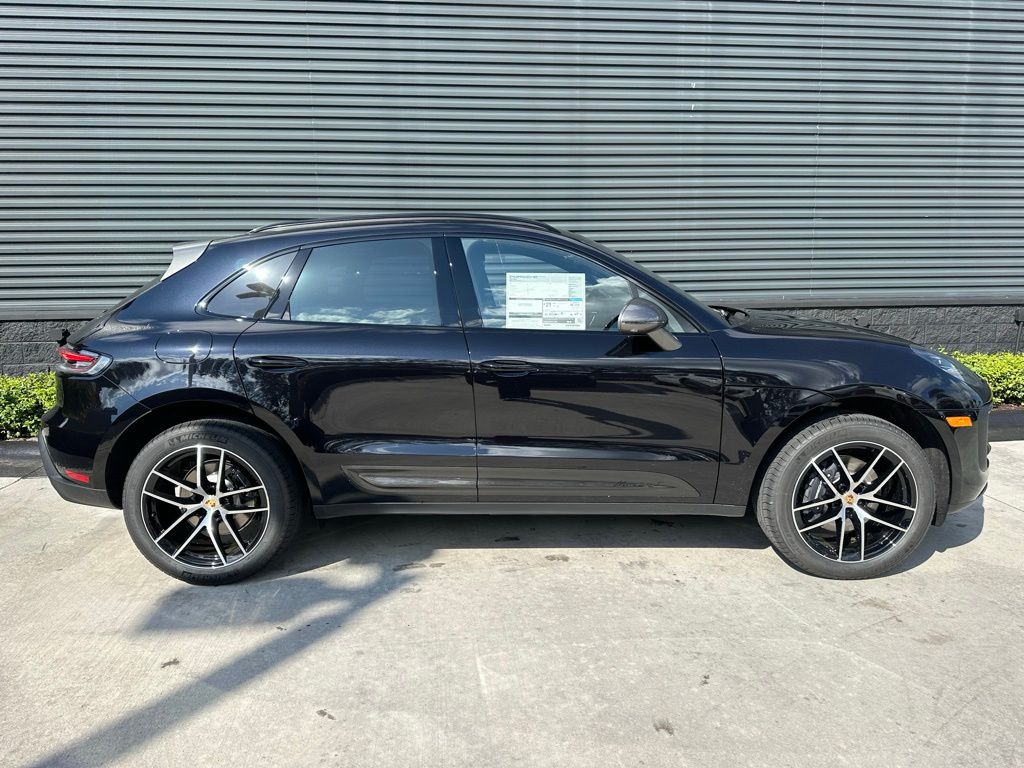 Thumbnail: 2026 Porsche Macan - 10