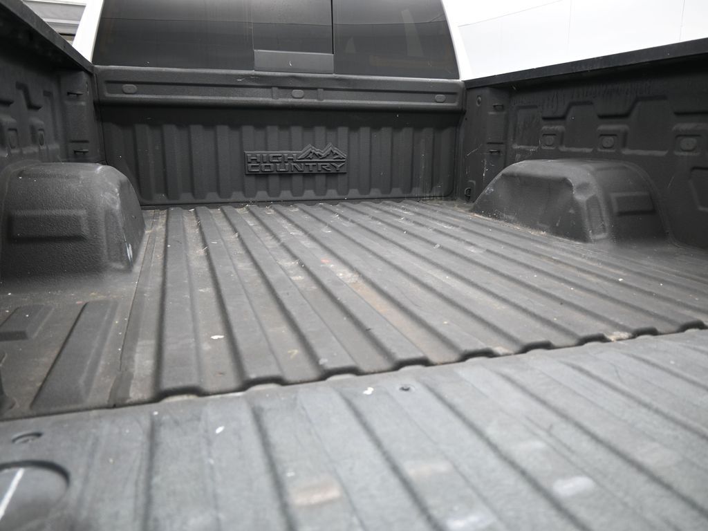 Used 2022 Iridescent Pearl Tricoat Chevrolet High Country image 56