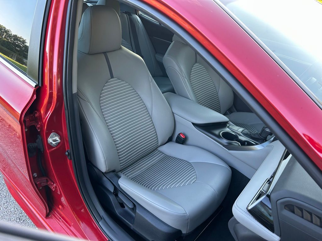 2023 Toyota Camry SE 18