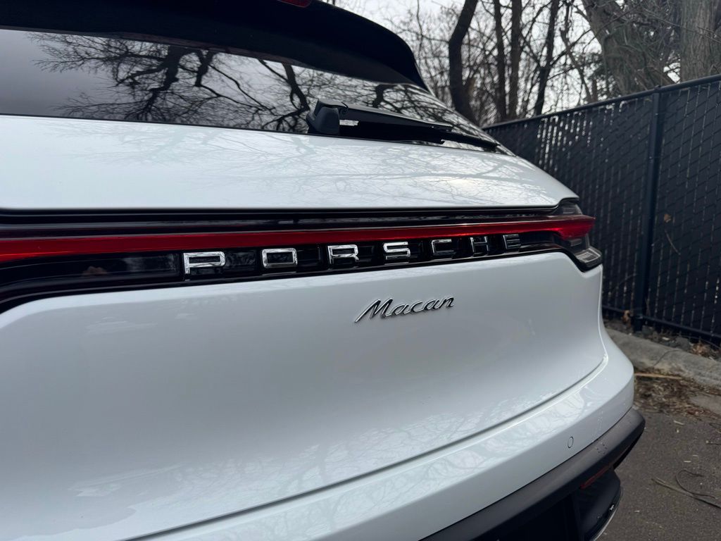 2025 Porsche Macan  8