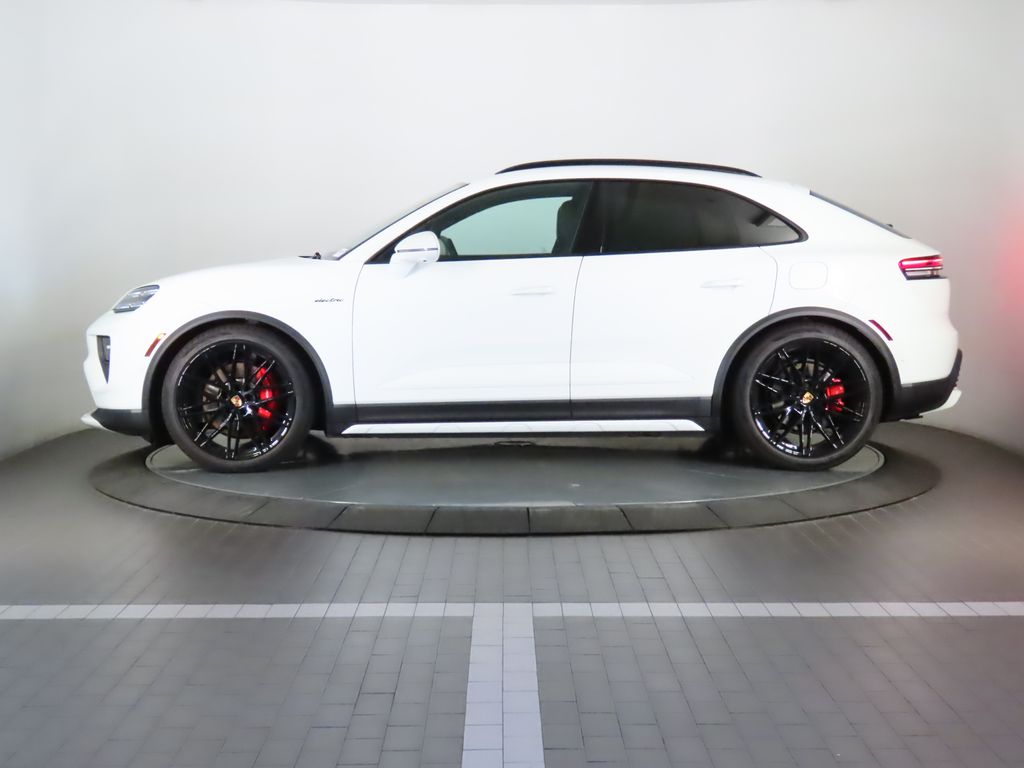 Thumbnail: 2025 Porsche Macan - 2