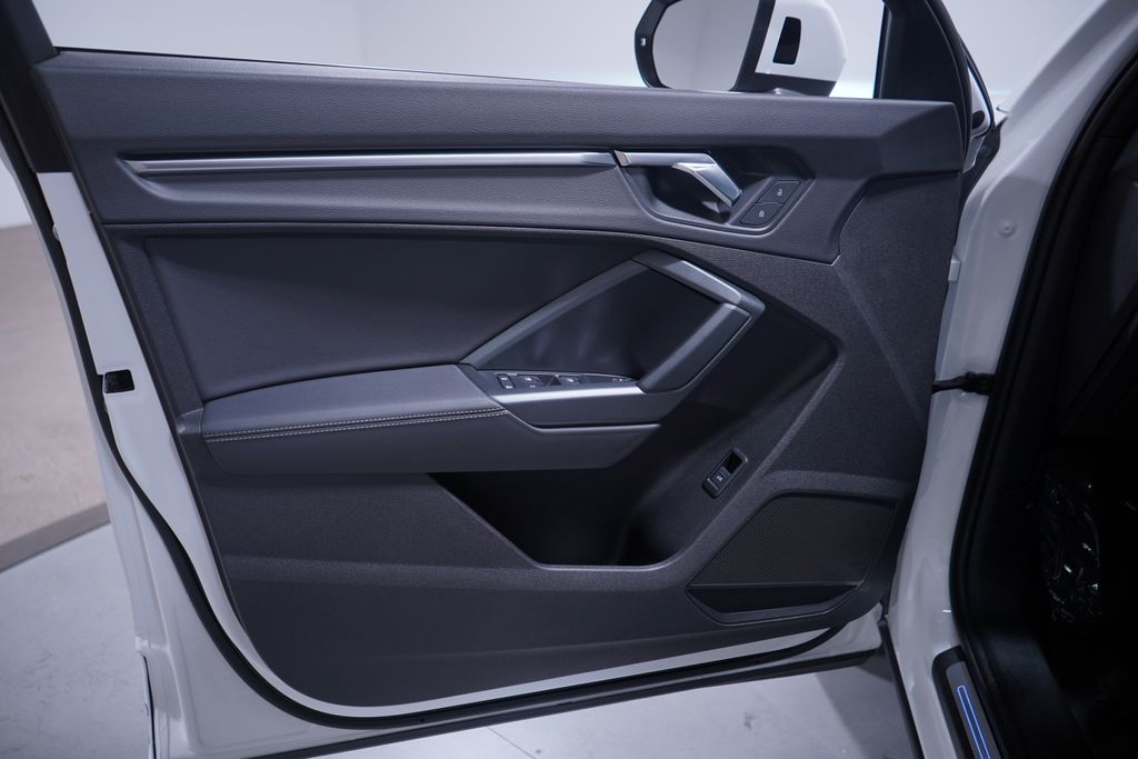 Thumbnail: 2019 Audi Q3 - 16