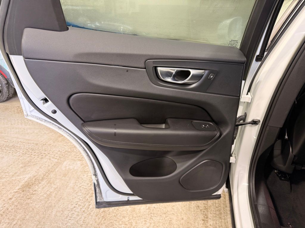 Thumbnail: 2023 Volvo XC60 - 19