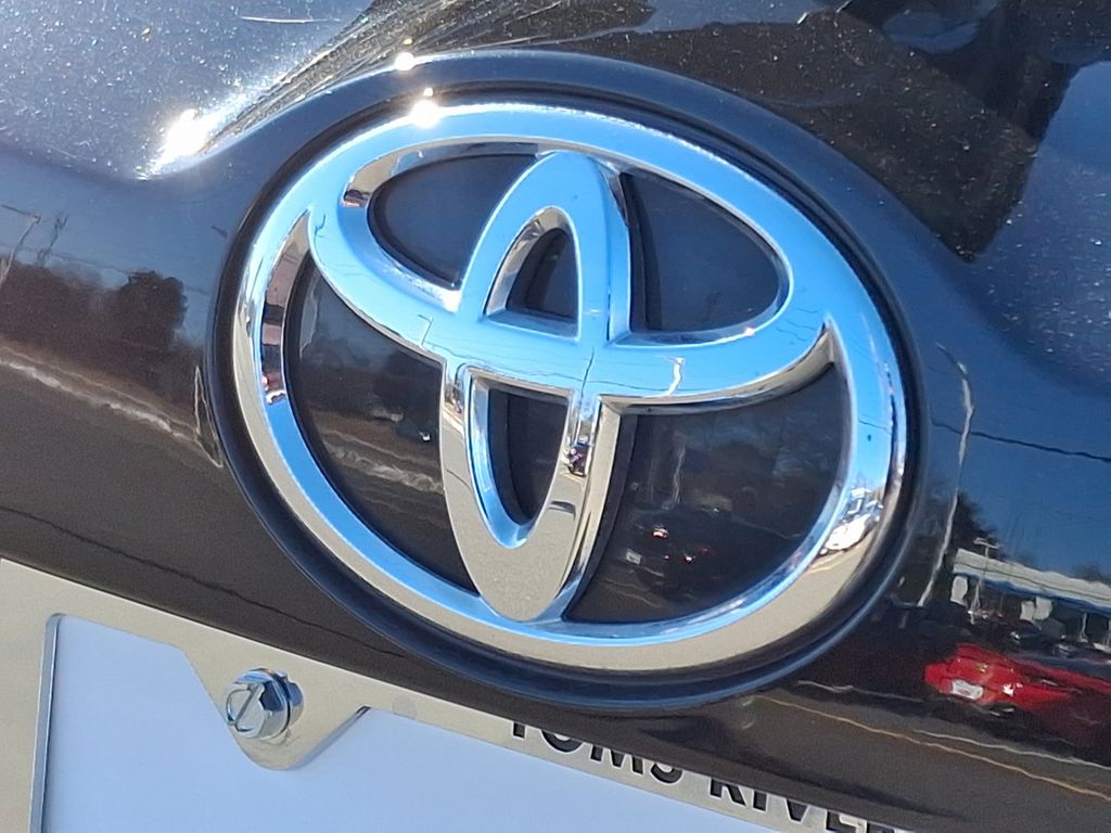 2014 Toyota RAV4 XLE 29