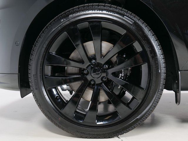 New 2027 Black Land Rover Dynamic SE image 9