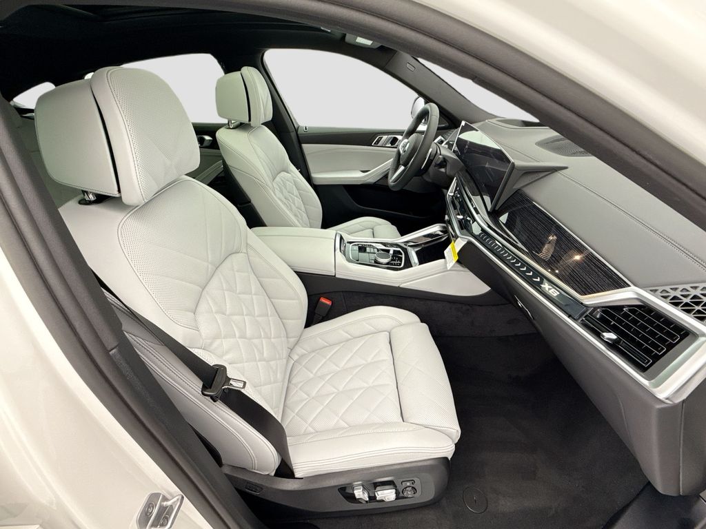 Thumbnail: 2027 BMW X6 - 19