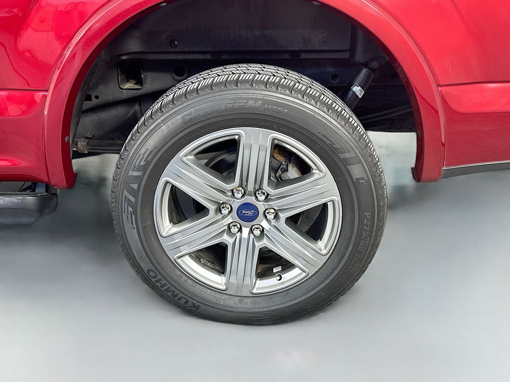 Used 2018 Red Ford Lariat image 33