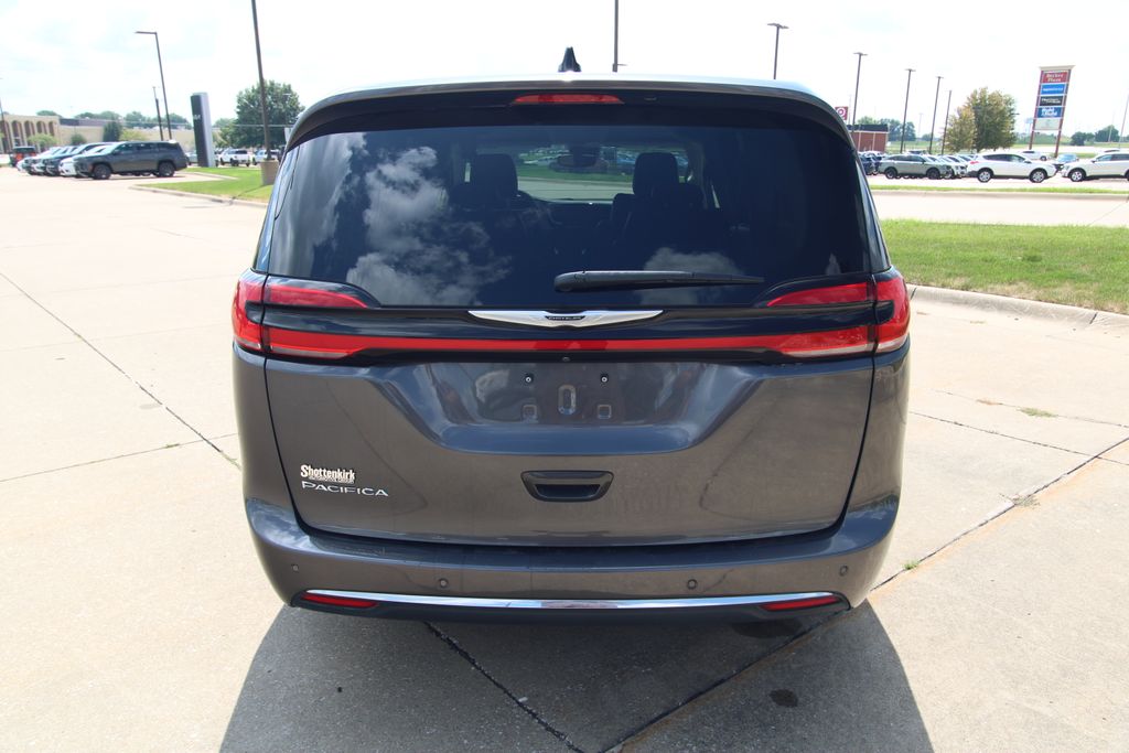 Used 2023 Chrysler Pacifica Van
